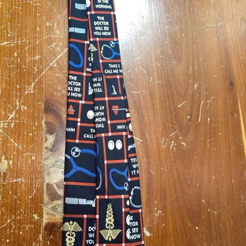 Museum Artifacts Mens Silk Medical Novelty Tie Black Red‎ Stethoscope Aspirin